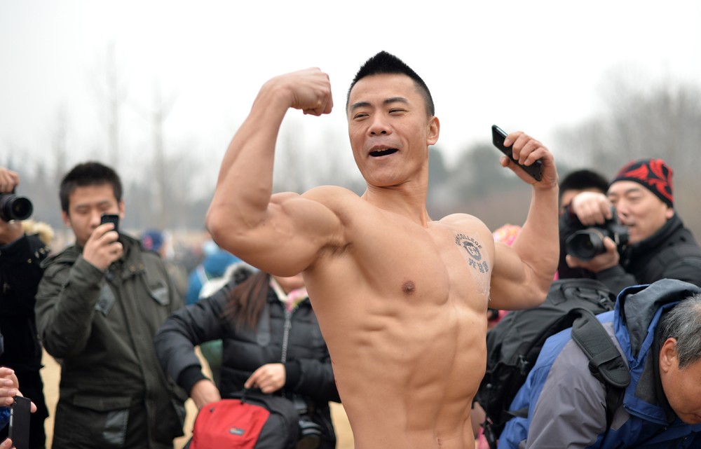 Беременная китаянка,, на полуголом ,марафоне, Undie Run