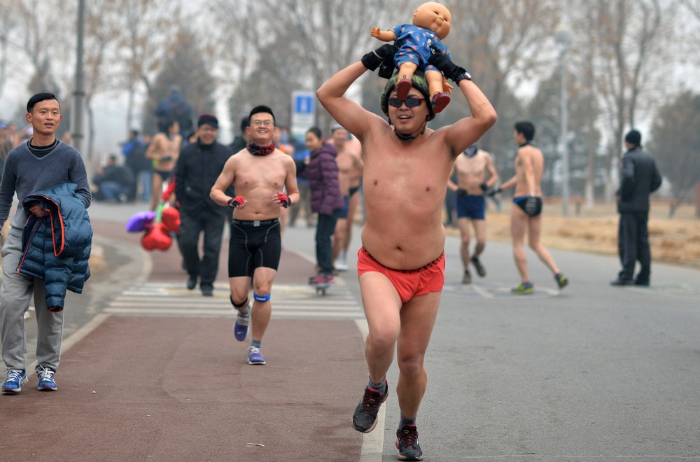 Беременная китаянка,, на полуголом ,марафоне, Undie Run