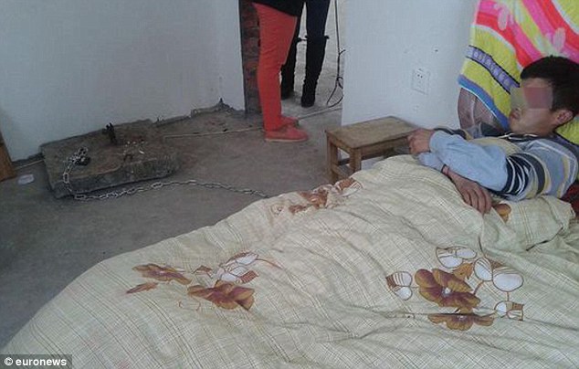 родители посадили сына на цепь, наказание за воровство, Чжуан Юань Chuang Yuan