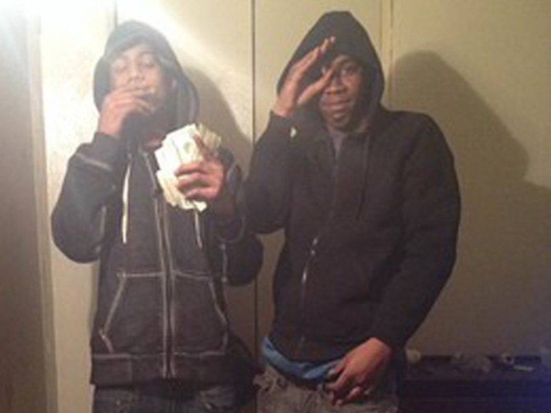 10 селфи горе-преступников, которые помогли упечь их за решетку 10 селфи преступников, глупые преступники