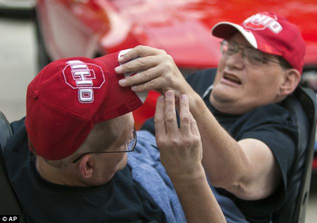 Ронни и Донни - самые старые сиамские близнецы из ныне живущих Ronnie Donnie Galyon, Ронни и Донни Гэлион, самые старые сиамские близнецы,