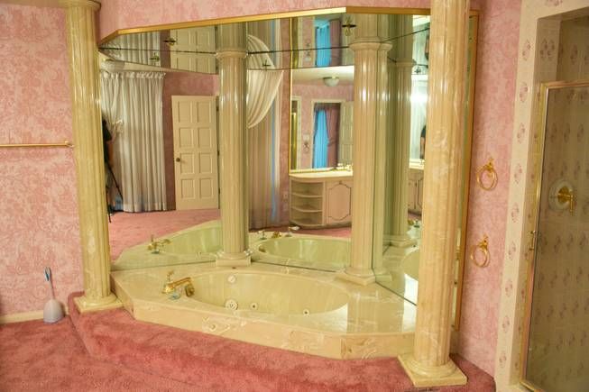 роскошщный бункер, бункер для аристократов, шикарное убежище, противоатомный 