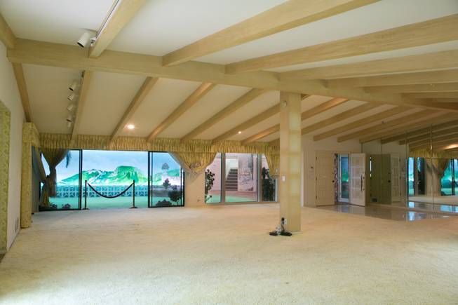 роскошщный бункер, бункер для аристократов, шикарное убежище, противоатомный 