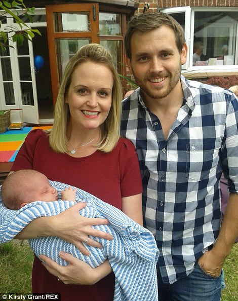 Ребенок обгадил во время съемки, обкакал папу во время съемки