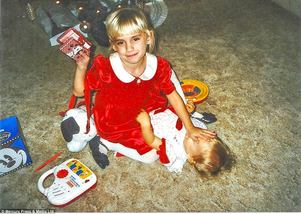 нелепые рождественские фотографии, смешные новогодние фотографии, нелепое фото Тони Блэра с женой Шери