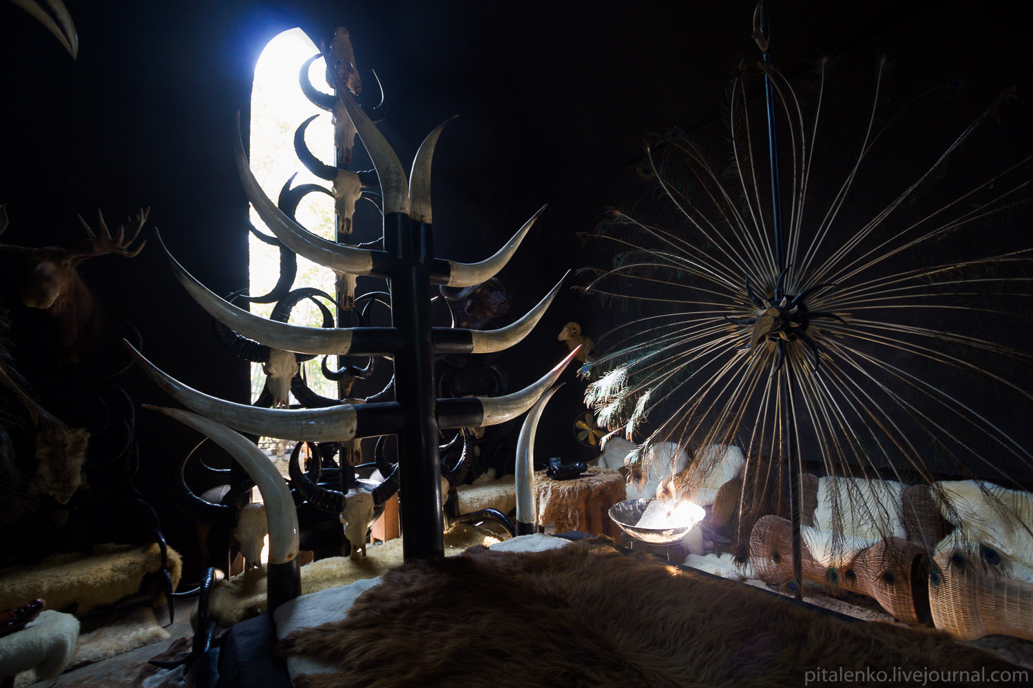 Чёрный дом на севере Таиланда, Baan Si Dum, Чианграй, Thawan Duchanee