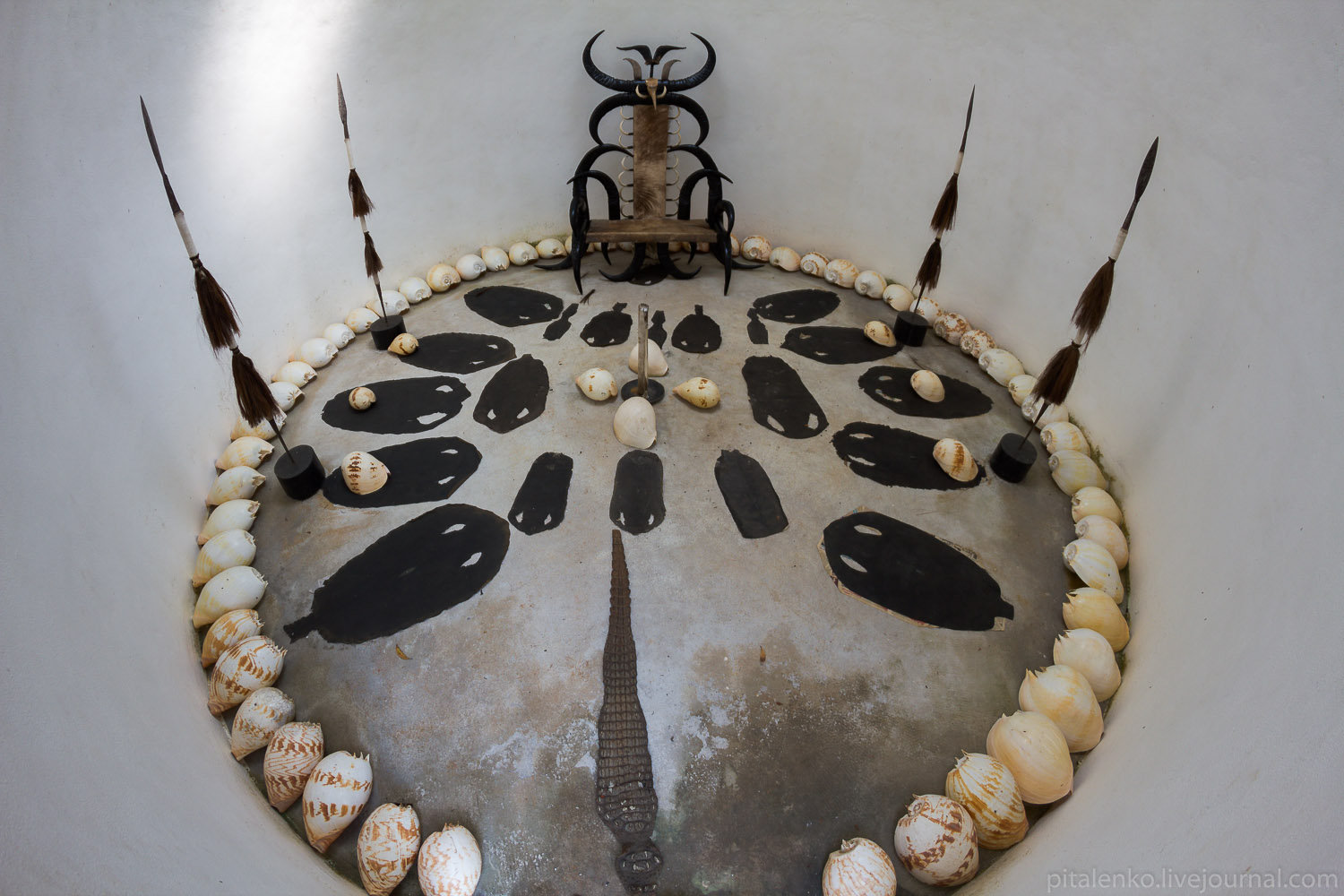 Чёрный дом на севере Таиланда, Baan Si Dum, Чианграй, Thawan Duchanee