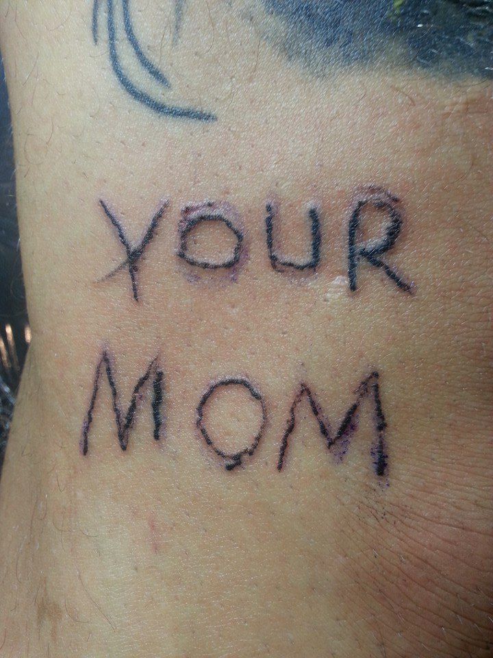 Слепой парень попробовал свои силы в татуировке слепой парень, сделал татуировку, татуировщик, попробовал силы, в татуировке