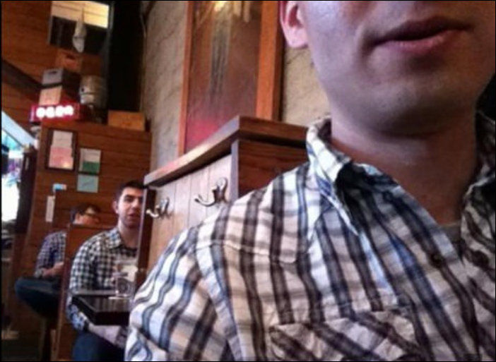 Повсюду клоны! Люди, случайно встретившие своих повсюду клоны, люди в одинаковой одежде, встретили двойников, одинаковое одетые