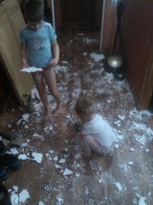 маленькие хулиганы, дети шалят, дети балуются 