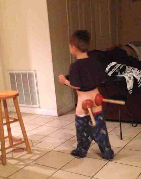 маленькие хулиганы, дети шалят, дети балуются 