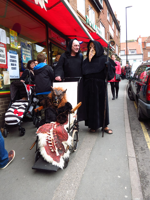 Впечатляющий фестиваль любителей готики Whitby Gothic Weekend 2014, готика, готы