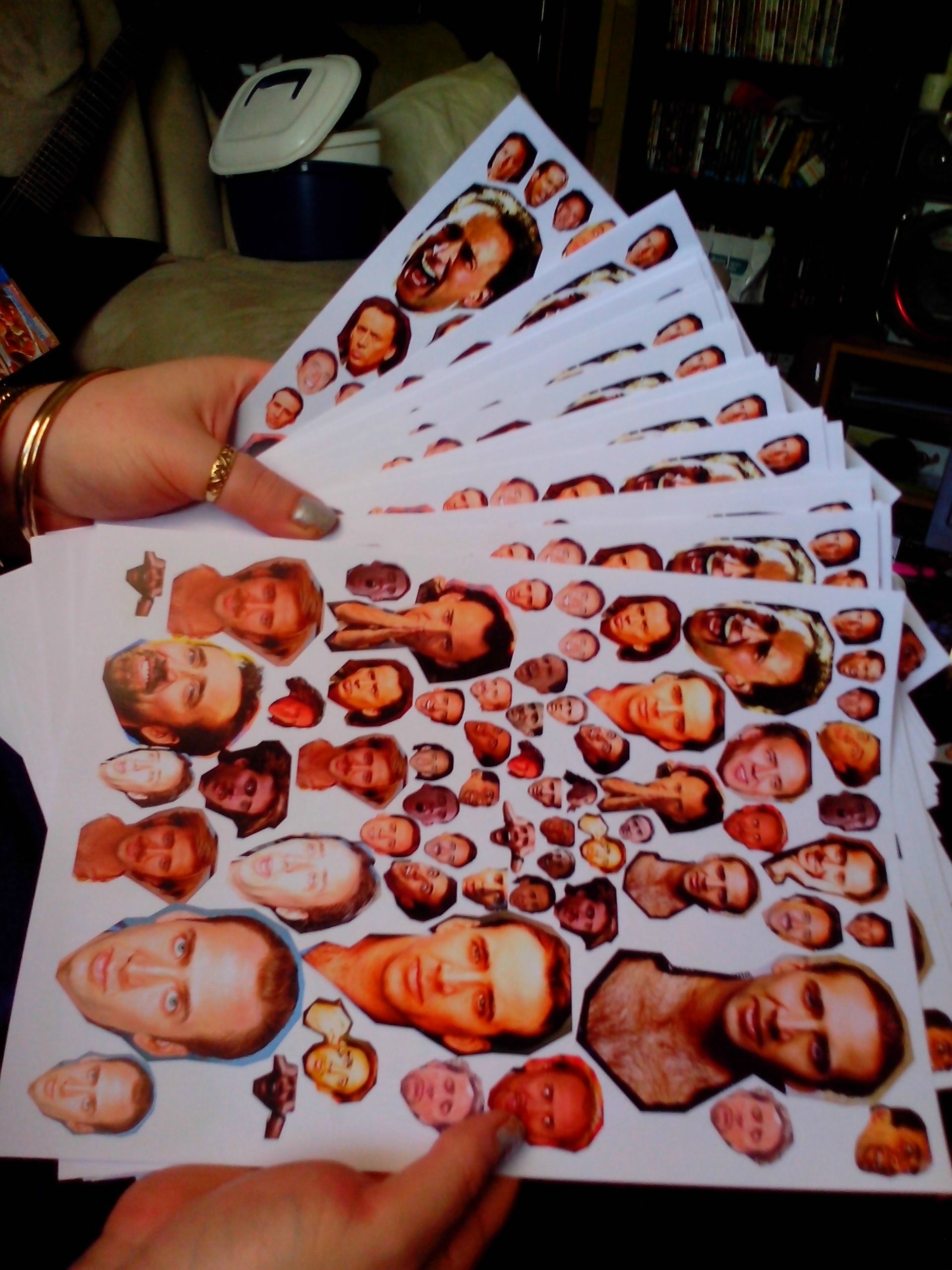 Забавный розыгрыш над братом, который терпеть не может Николаса Кейджа Розыгрыш Николас Кейдж, расклеили головы Николаса Кейджа по дому, наклеили головы Николаса Кейджа