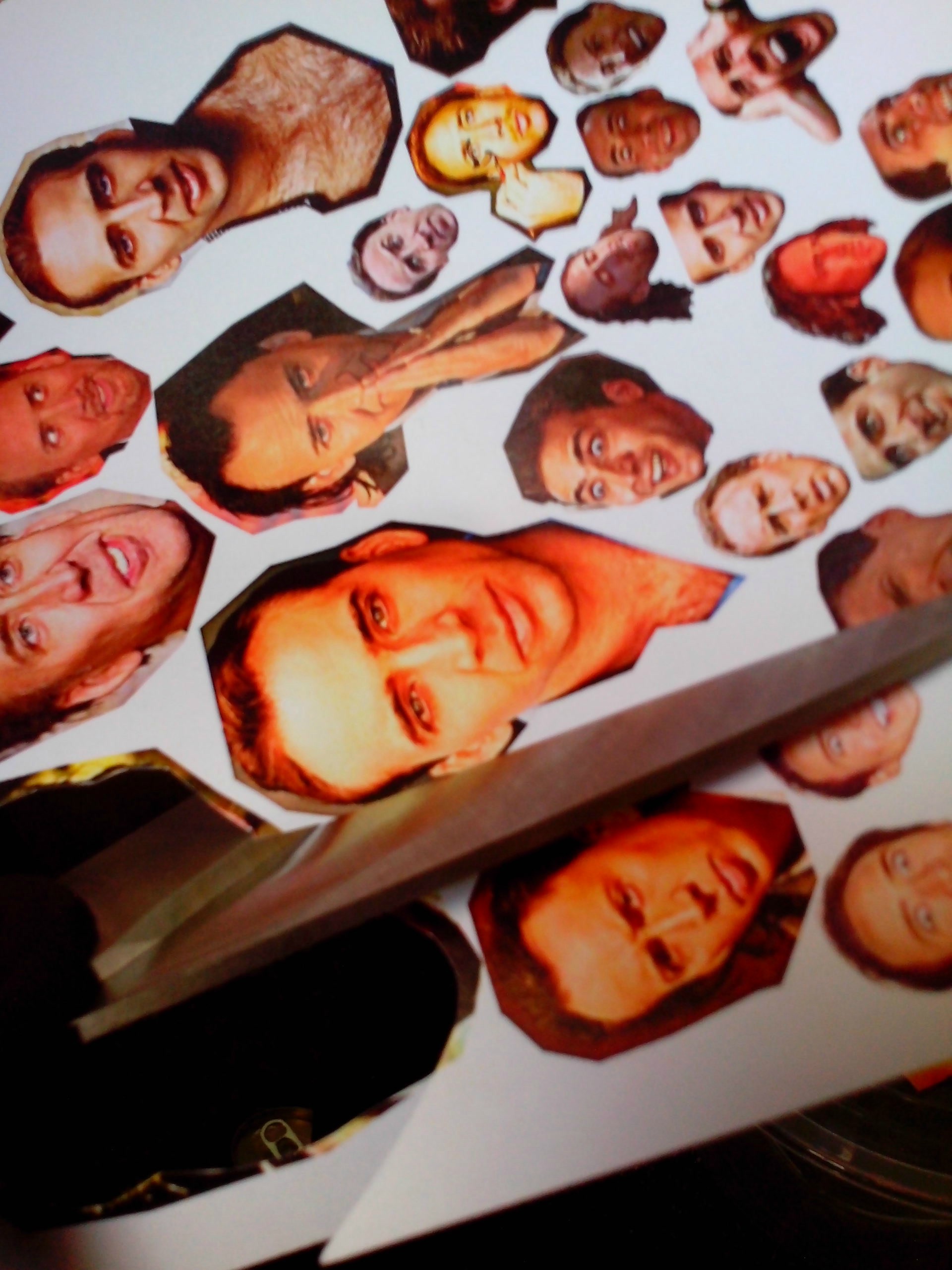 Забавный розыгрыш над братом, который терпеть не может Николаса Кейджа Розыгрыш Николас Кейдж, расклеили головы Николаса Кейджа по дому, наклеили головы Николаса Кейджа