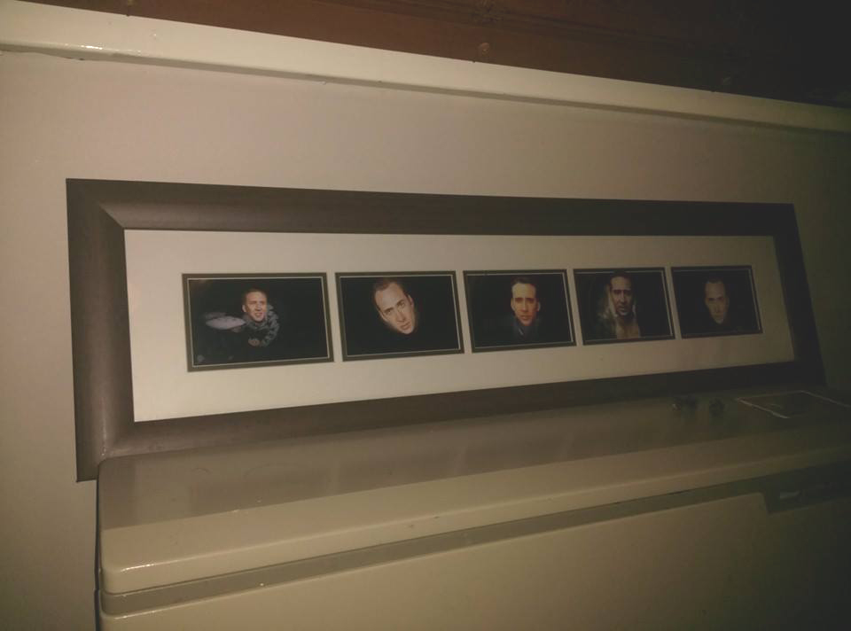 Забавный розыгрыш над братом, который терпеть не может Николаса Кейджа Розыгрыш Николас Кейдж, расклеили головы Николаса Кейджа по дому, наклеили головы Николаса Кейджа