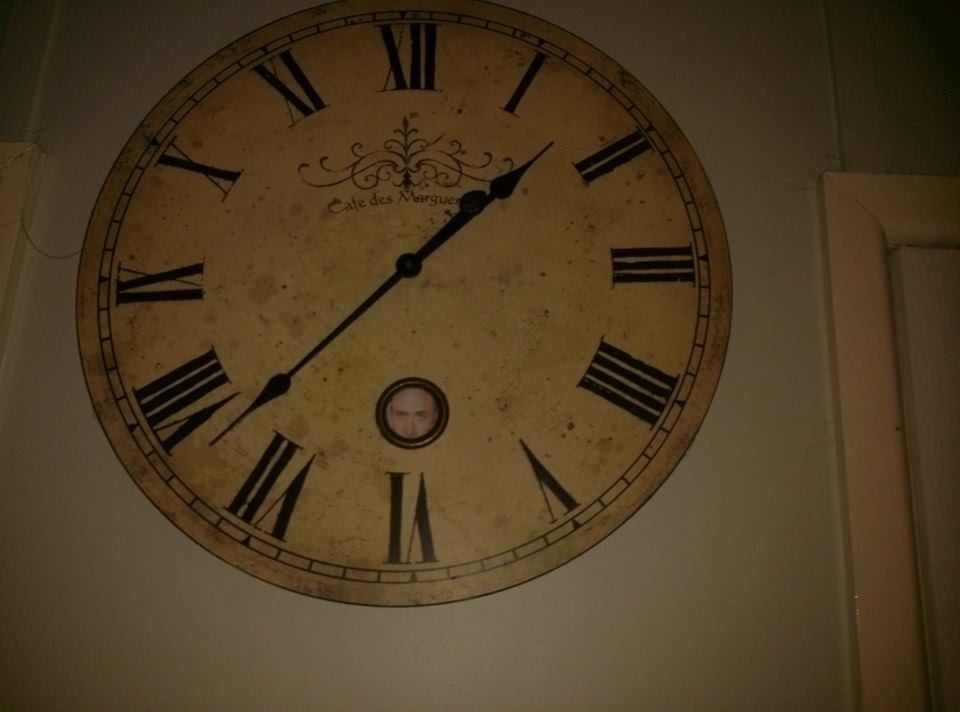 Забавный розыгрыш над братом, который терпеть не может Николаса Кейджа Розыгрыш Николас Кейдж, расклеили головы Николаса Кейджа по дому, наклеили головы Николаса Кейджа