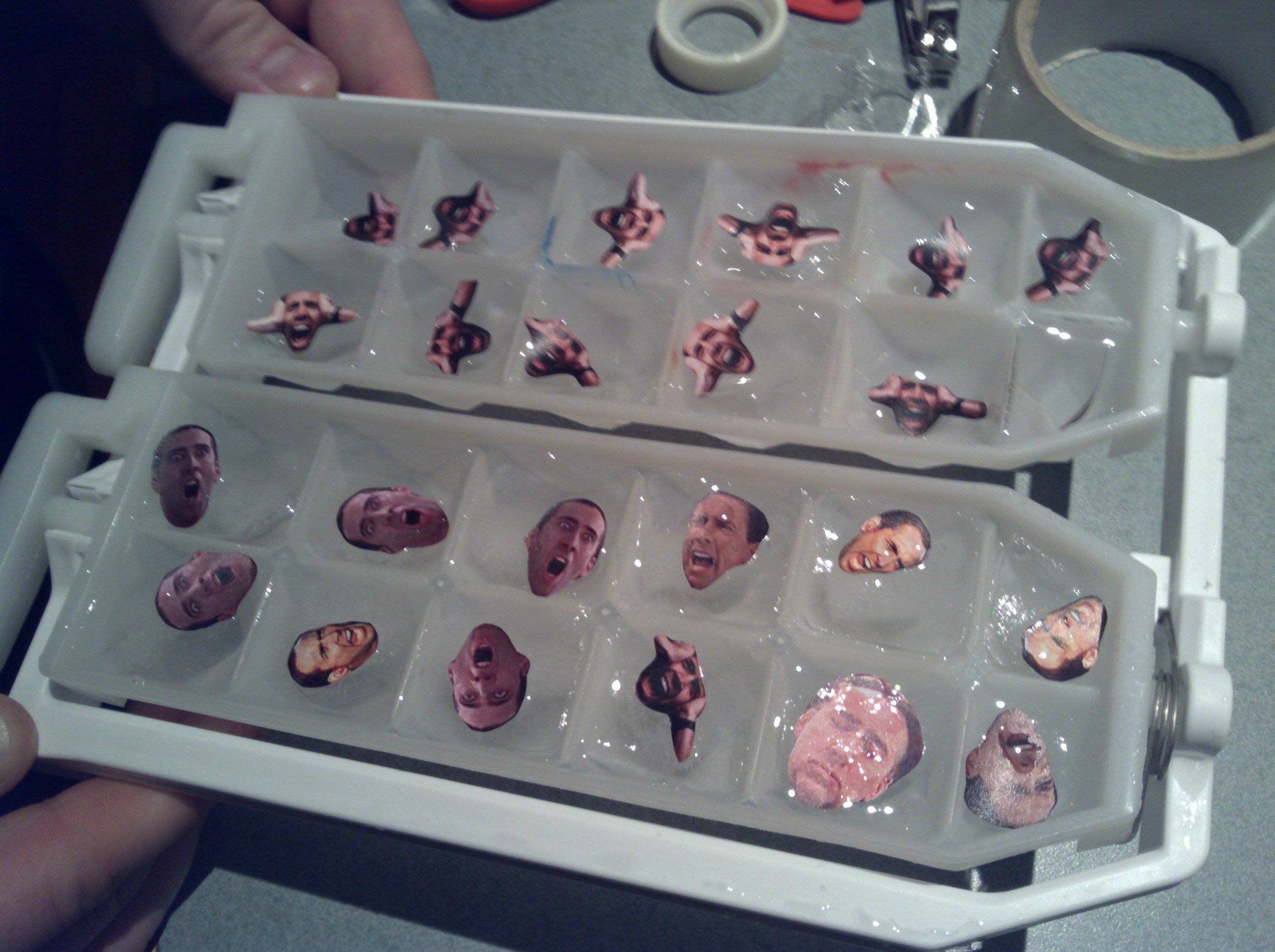 Забавный розыгрыш над братом, который терпеть не может Николаса Кейджа Розыгрыш Николас Кейдж, расклеили головы Николаса Кейджа по дому, наклеили головы Николаса Кейджа