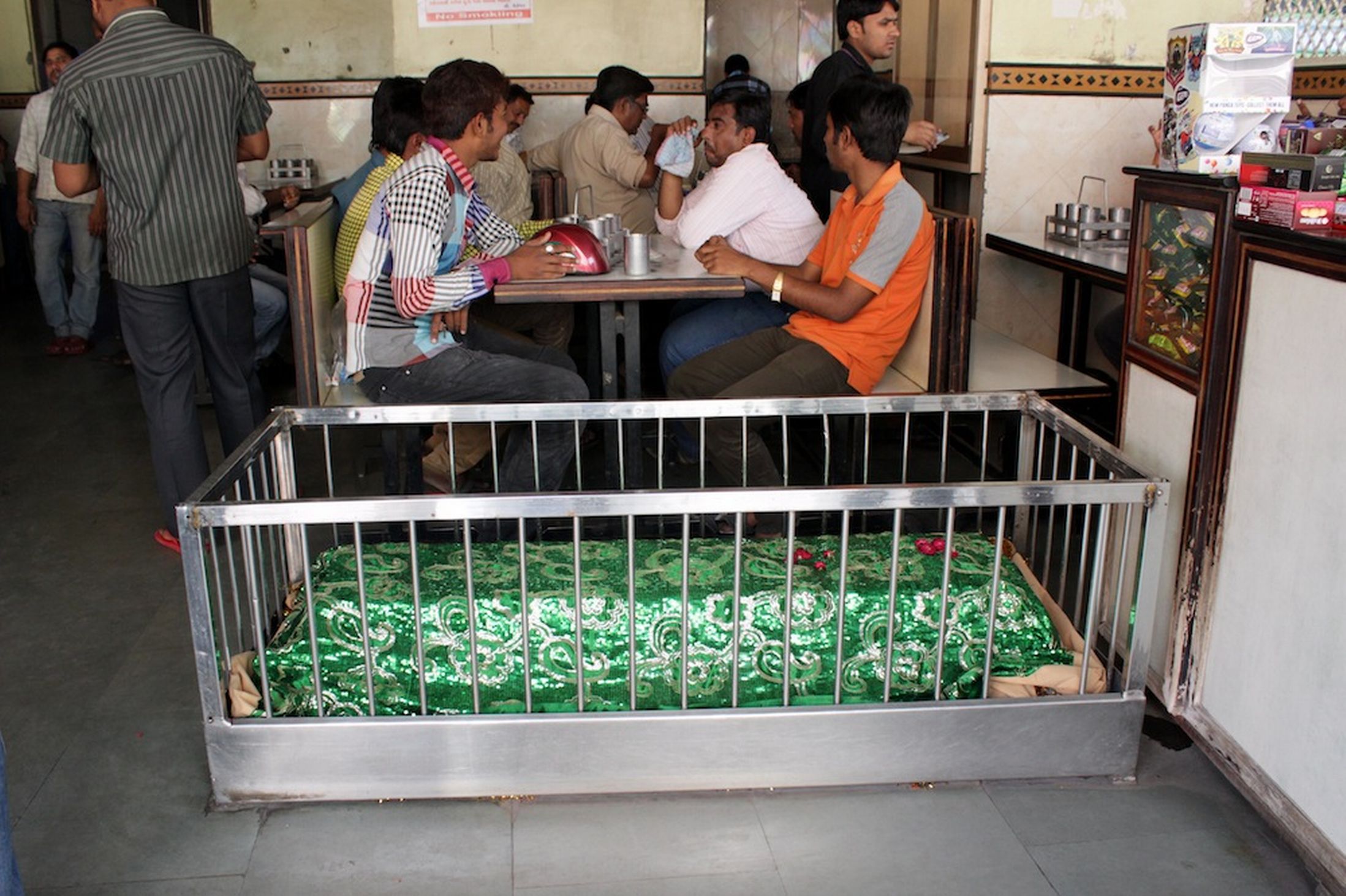 самые необычные рестораны, рестораны с необычными услугами 