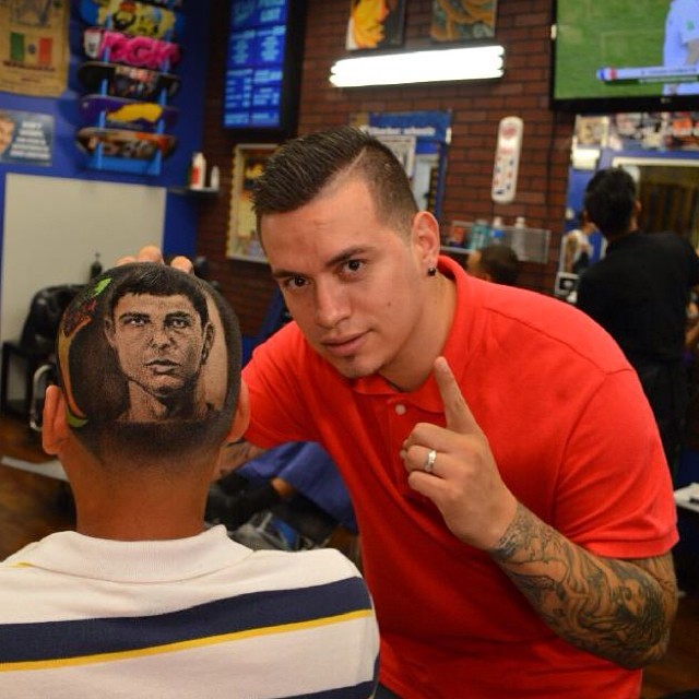 Парикмахер выстригает портреты, произведения искусство на головах, парикмахер стрижет картины, Роб Феррел, Rob Ferrel