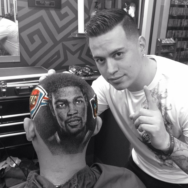 Парикмахер выстригает портреты, произведения искусство на головах, парикмахер стрижет картины, Роб Феррел, Rob Ferrel