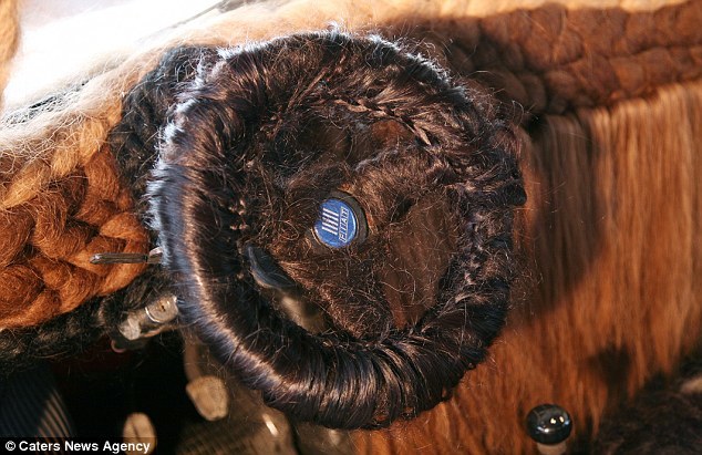 Волосатый автомобиль, стилист покрыла автомобиль человеческими волосами, Мария Мугно, Maria Mugno