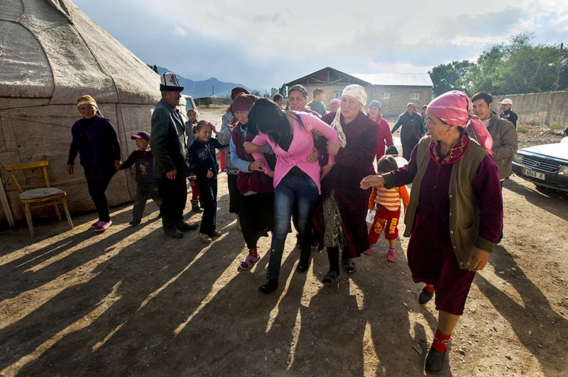 похищение невесты, Кыргызстан, Киргизия, пленницы, традиция