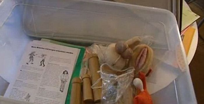 Суровое сексуальное воспитание в детских садах и школах Швейцарии сексуальное воспитание, в детских садах, школах ,Швейцария, sex box, Бенджамин Шпюлер, Benjamin Spühler