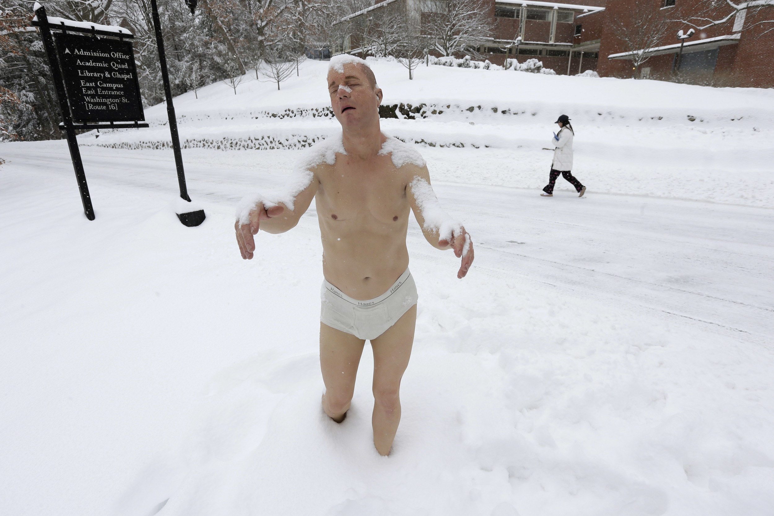 скульптура ,Лунатик, Sleepwalker  , скульптор, Тони Мателли,Tony Matelli, колледж Уэллсли