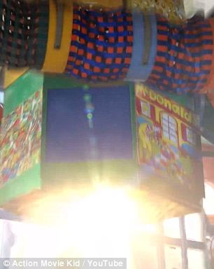 Папа превратил своего сына в супергероя, Daniel Hashimoto