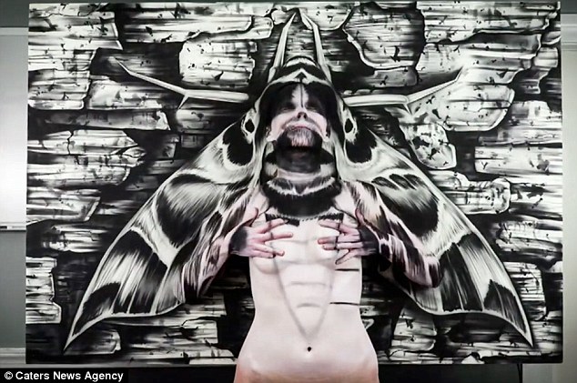 Женщина в картине мотылька, боди-арт, Пол Рустан, Paul Roustan, художник, модель боди-арт мотылек, моль