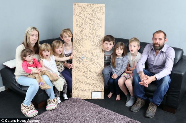 Родители нашли душещипательное послание, оставленное их дочерью, умершей от рака Душераздирающее послание на зеркале, умершая от рака девочка оставила послание, Афина Орчард Athena Orchard