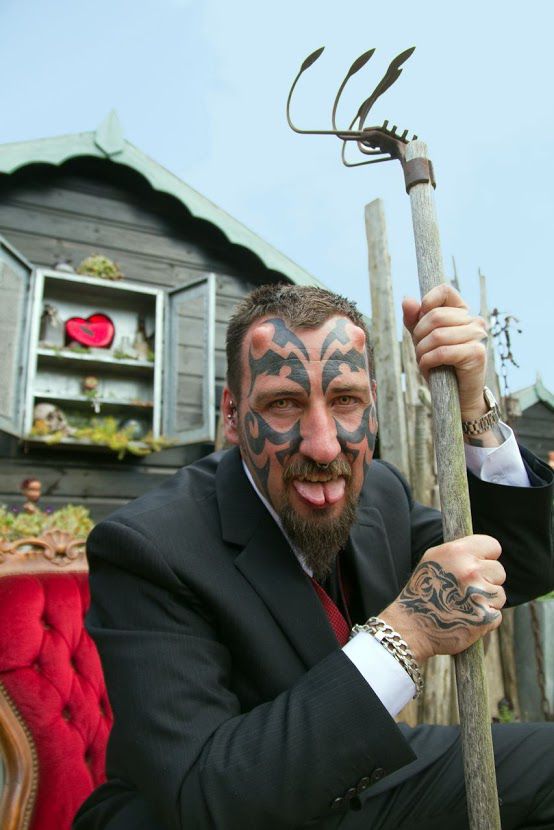 модификации в дьявола, бодимодификации превратиться в дьявола, мечтает стать похожим на дьявола, Гэвин Пэслоу, Gavin Paslow