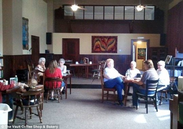 «The Vault» - уникальное кафе без обслуживающего персонала The Vault coffe shop, кафе без персонала