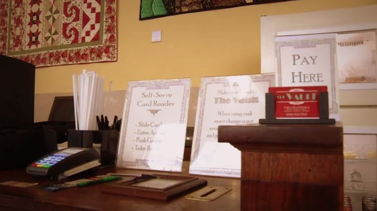 «The Vault» - уникальное кафе без обслуживающего персонала The Vault coffe shop, кафе без персонала