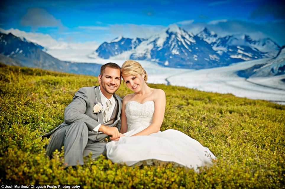 свадебная фотосессия на леднике, свадебная фотосессия бирюзовая вода, Джош Мартинес, Josh Martine