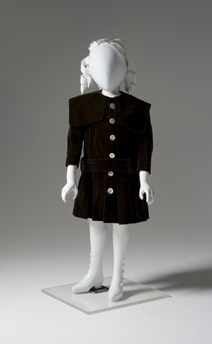 мальчики в платьях, IXI век мальчики платья