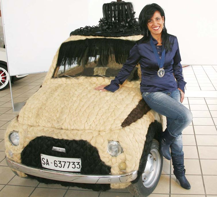 Волосатый автомобиль, стилист покрыла автомобиль человеческими волосами, Мария Мугно, Maria Mugno