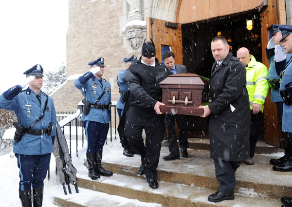 Похороны, Джесси Хейккила, Jesse Heikkila ,пришли проводить, офицеры полиции, супергерои