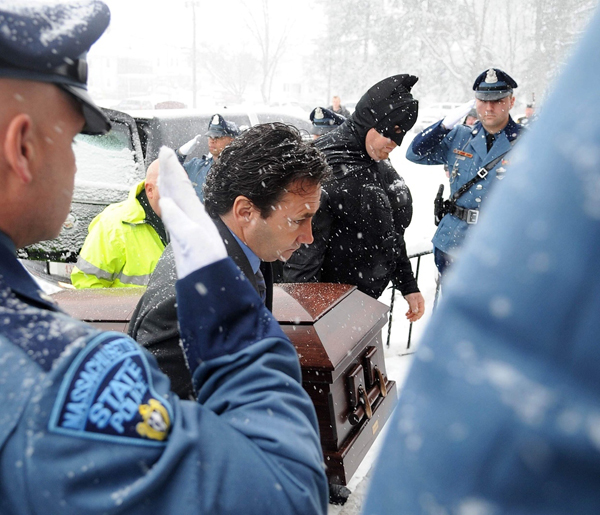 Похороны, Джесси Хейккила, Jesse Heikkila ,пришли проводить, офицеры полиции, супергерои