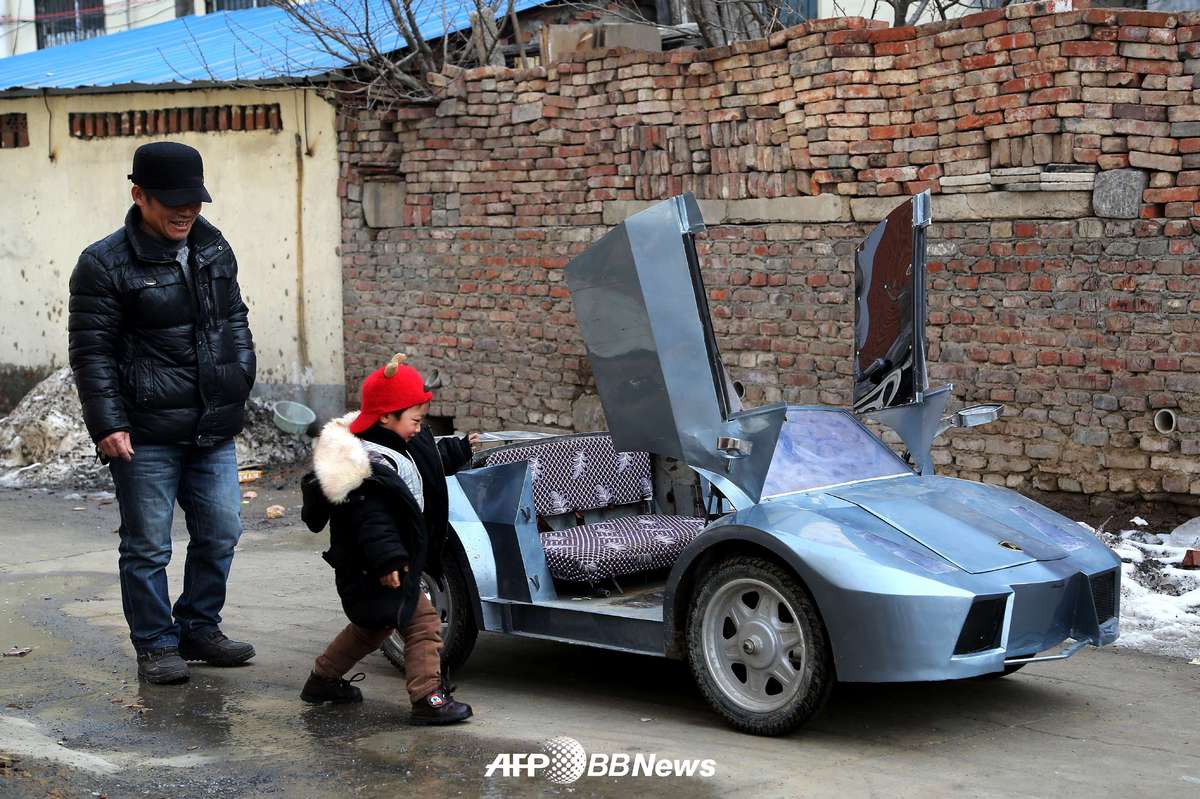 Дедушка построил мини-Lamborghini своими руками для маленького внука дедушка сделал Lamborghini, Lamborghini для внука, мини-Lamborghini, сделал Ламборгини своими руками