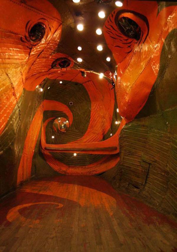 необычный лифт в Нью-Йорке, разрисованный лифт Квинс Нью-Йорк, Ник Карр, Nick Carr