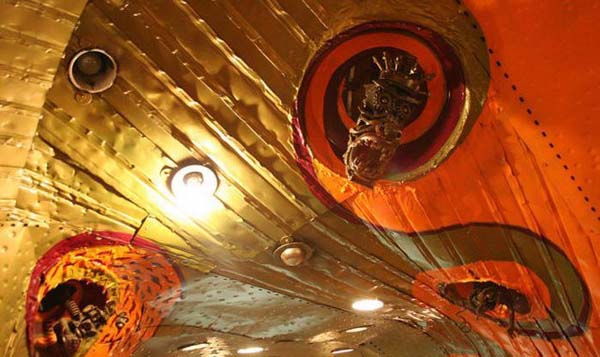 необычный лифт в Нью-Йорке, разрисованный лифт Квинс Нью-Йорк, Ник Карр, Nick Carr