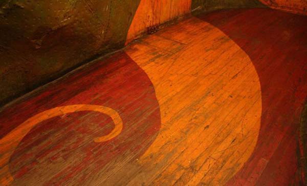 необычный лифт в Нью-Йорке, разрисованный лифт Квинс Нью-Йорк, Ник Карр, Nick Carr