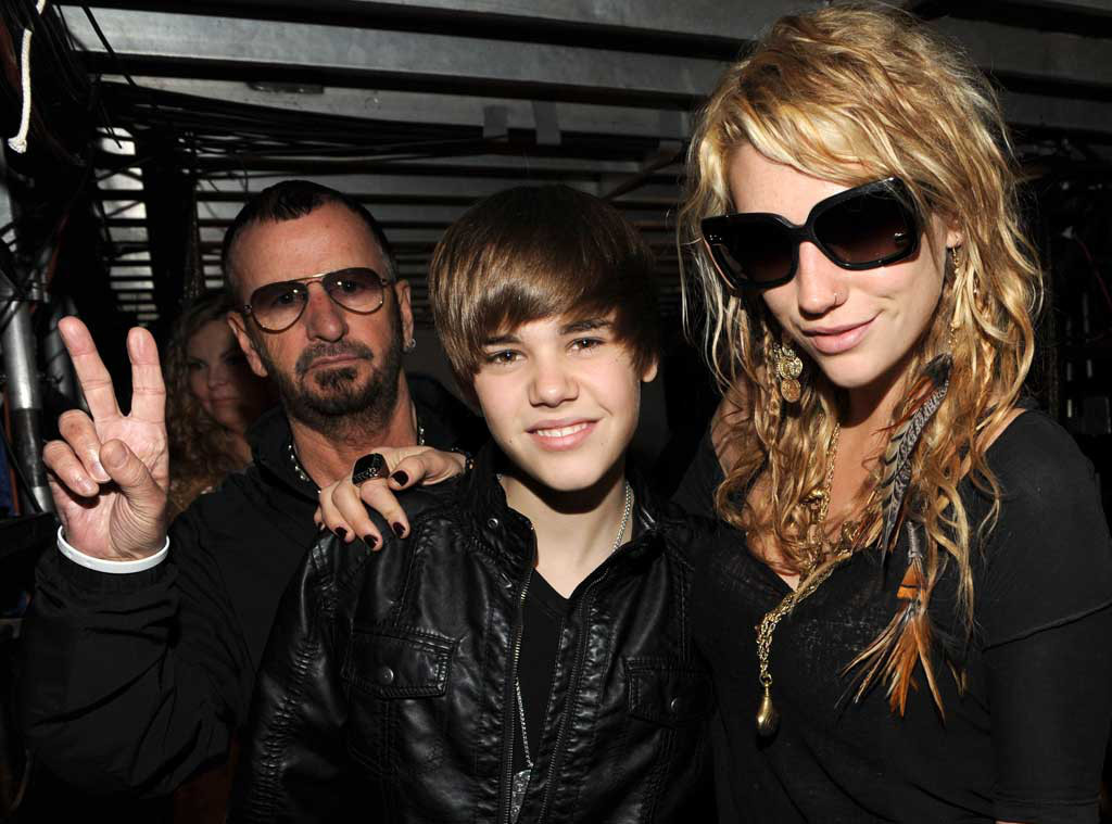 звёзды влезшие в кадр, фотобомбы звёзд, звёзды испортившие фотографии 