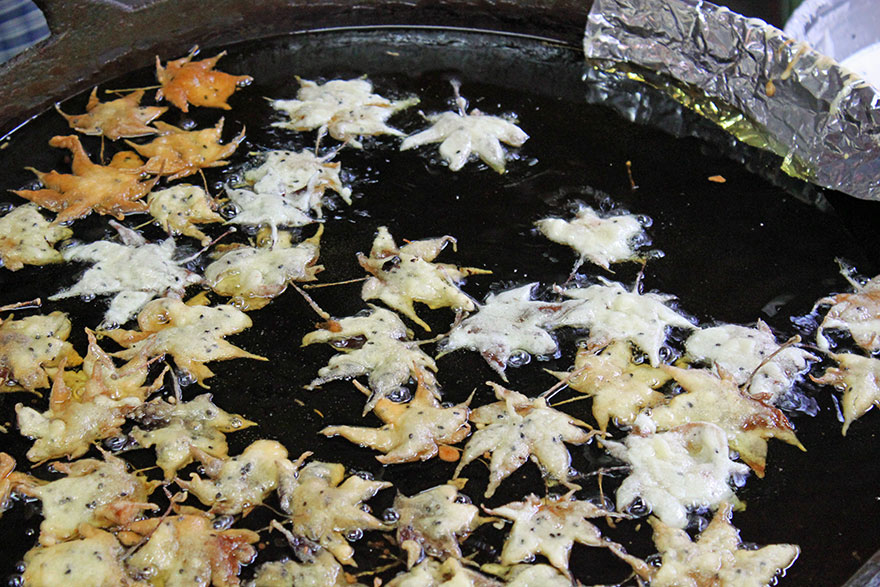 Fried Maple Leaves, Жаренные кленовые листья, японцы едят листья, жаренные листья Япония