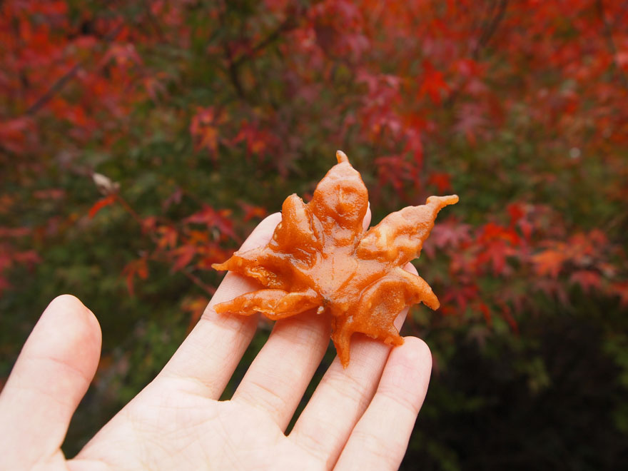 Fried Maple Leaves, Жаренные кленовые листья, японцы едят листья, жаренные листья Япония
