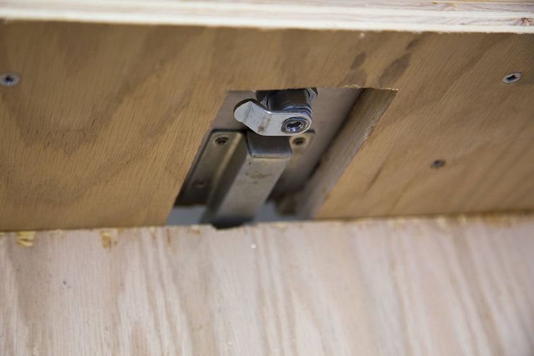 превратил пикап в дом на колесах, трейлер из пикапа, пикап для путешествий