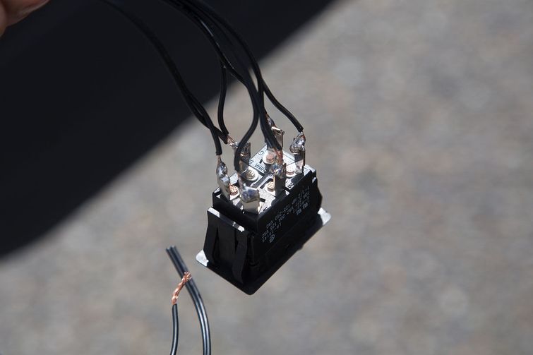 превратил пикап в дом на колесах, трейлер из пикапа, пикап для путешествий