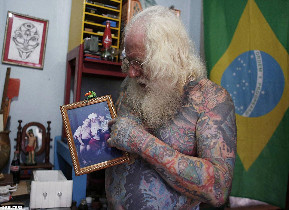 санта клаус покрыл все тело татуировками, татуировки на теле санта клауса, Витор Мартинс, Vitor Martins, бразильский санта клаус тату