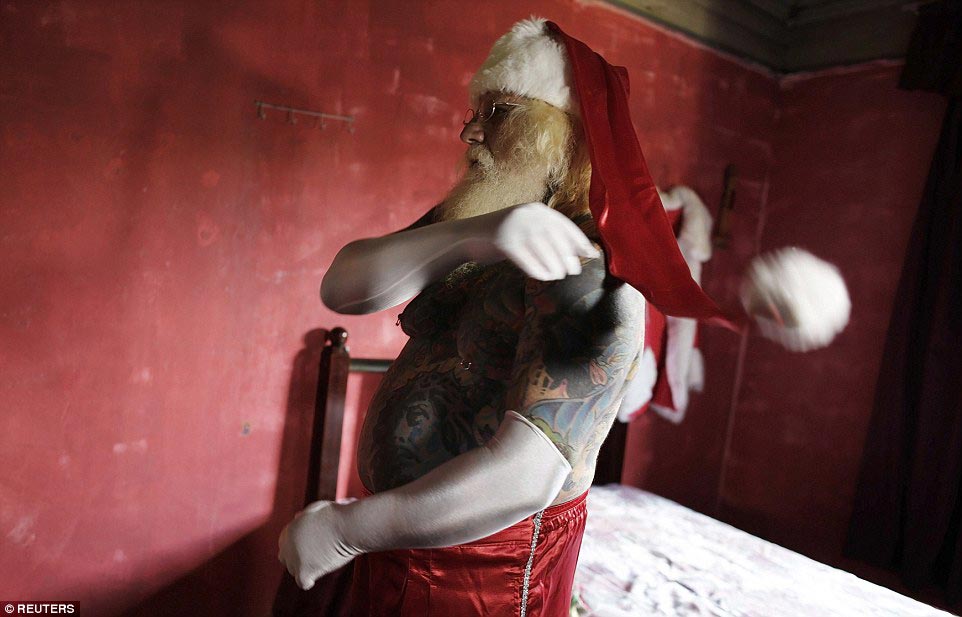 санта клаус покрыл все тело татуировками, татуировки на теле санта клауса, Витор Мартинс, Vitor Martins, бразильский санта клаус тату